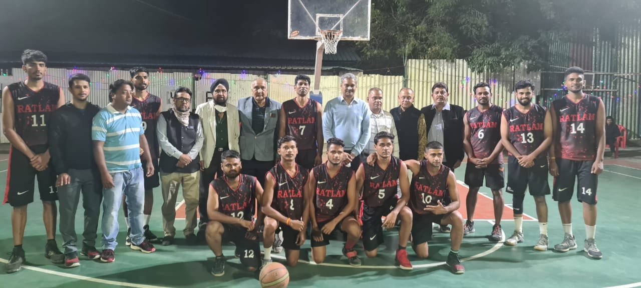 संभाग स्तरीय बास्केटबॉल स्पर्धा के फाइनल में रतलाम कारपोरेशन टीम ने जमाया कब्जा