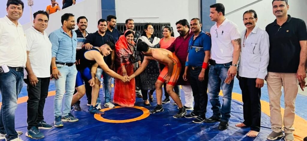 राष्ट्रीय खेल दिवस : 80 पहलवानों ने कुश्ती में दिखाया दम्भ, किसी ने मारी लंगड़ी तो किसी ने दी पटकनी 1 IMG 20220830 WA0255
