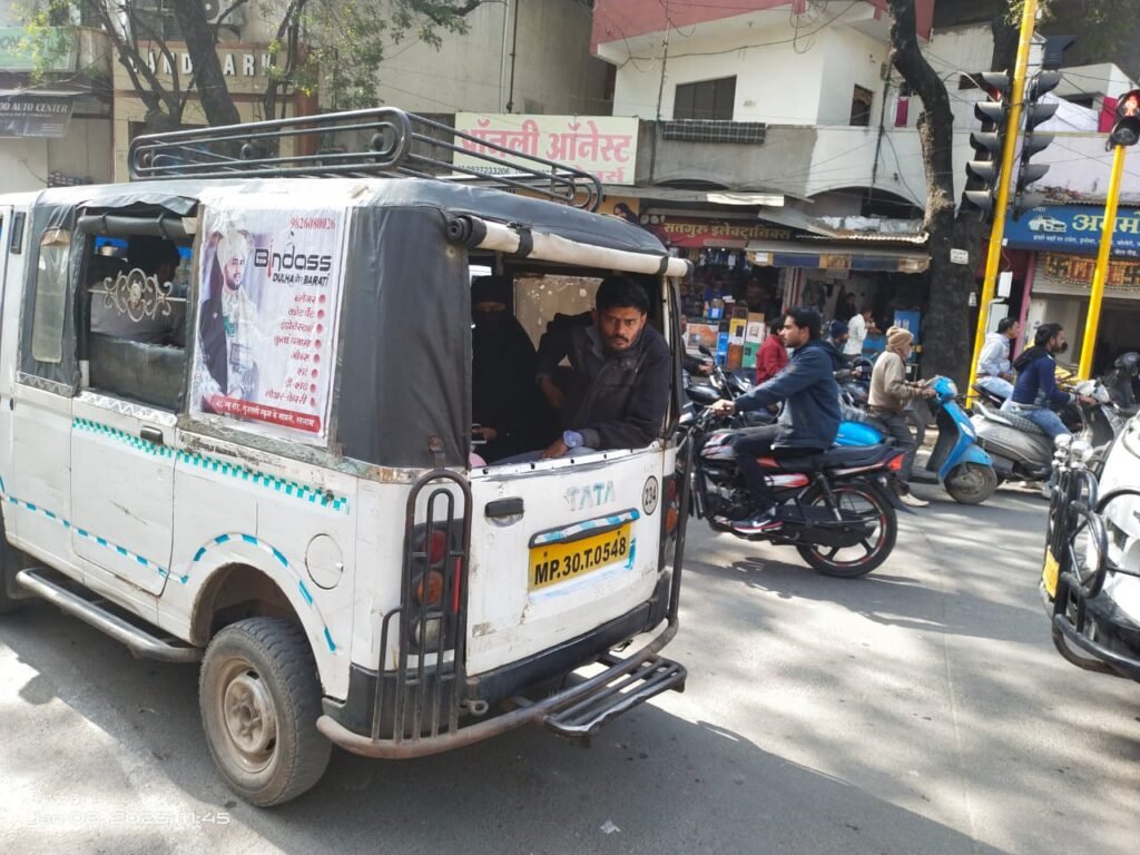 अधूरे बंदोबस्त : ट्रैफिक सिग्नल से एंबुलेंस और फायरब्रिगेड का निकलना मुश्किल, साइडर के लिए लेफ्ट टर्न बनाना भी भूले, जेब्रा क्रॉसिंग भी नदारद 1 IMG 20230102 WA0009