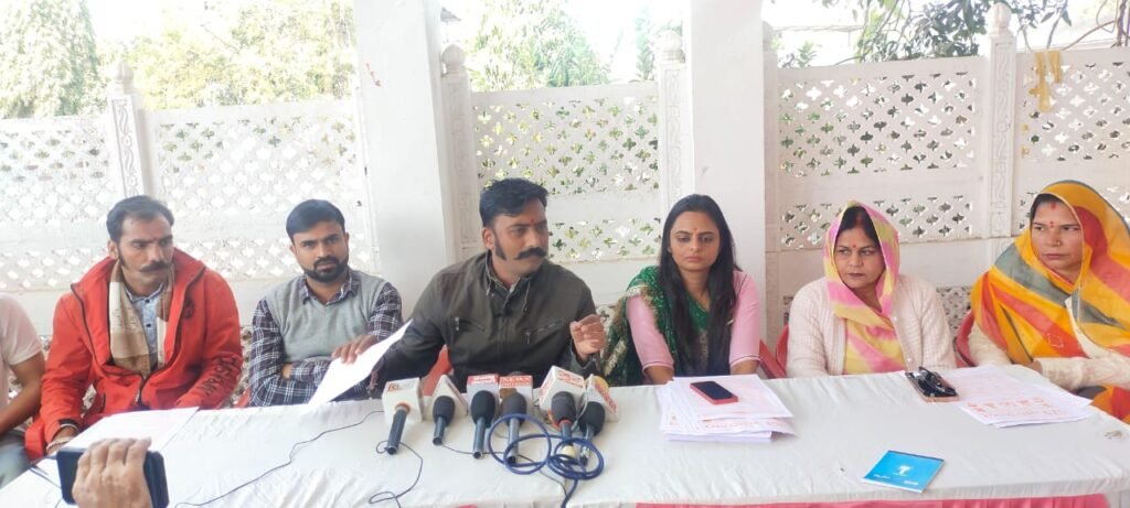 करणी सेना परिवार पत्रकार वार्ता : प्रदेश सरकार जनआंदोलन के लिए खड़ी कर रही बाधा, जिले से प्रदर्शन में 25 हजार लोगों के शामिल होने का दावा 1 IMG 20230107 WA0024