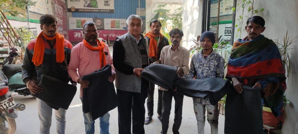 मकर संक्रांति पर धार्मिक आयोजन व सेवा कार्य : सनातन सोशल ग्रुप के स्थापना दिवस पर हुआ महासुंदरकांड पाठ, डागा परिवार ने बांटे कंबल 1 IMG 20230115 WA0363