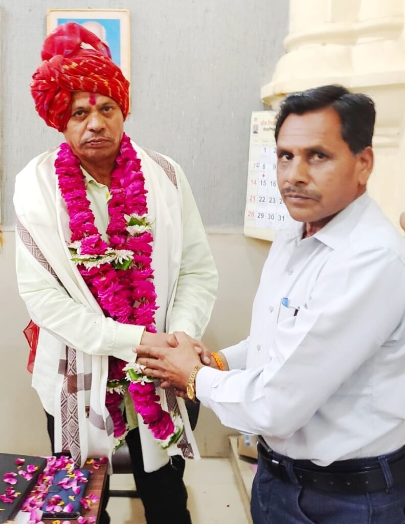 विदाई : जिला खेल अधिकारी तिवारी सेवानिवृत्त, समारोह आयोजित कर स्टॉफ ने सेवाकाल को किया याद 1 IMG 20230502 132316