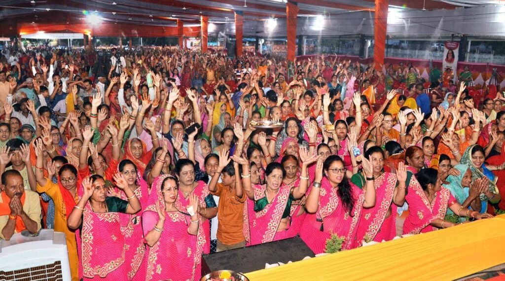 रतलाम में बह रही ज्ञान की गंगा : धर्म और देश एक-दूसरे के पूरक, दोनों का होना जरूरी - महामण्डलेश्वर स्वामी श्री चिदम्बरानंदजी सरस्वती 1 IMG 20230601 WA0000