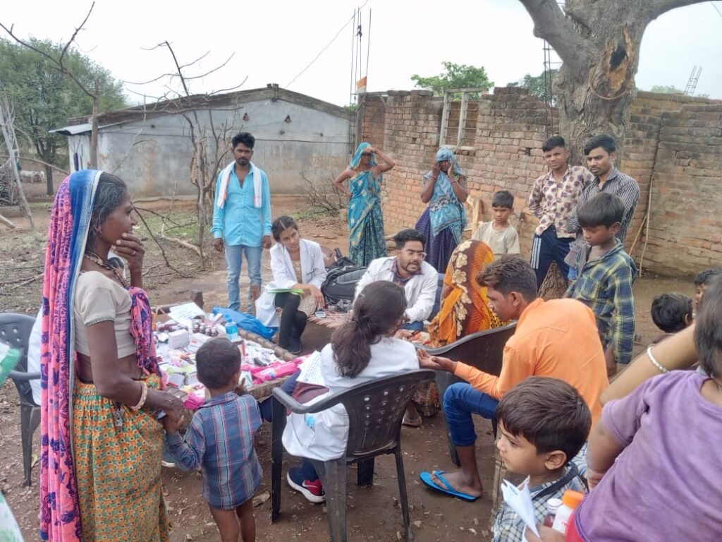 स्वास्थ सेवा यात्रा : 120 गांवों के 15 हजार से अधिक लोगो का निःशुल्क स्वास्थ्य परीक्षण, सेवाभारती एवं NMO संगठन पहुंचा गांव-गांव 1 IMG 20230702 WA0061