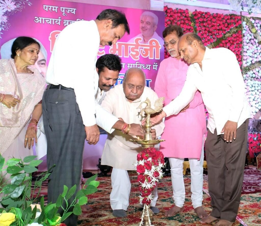 धर्म ज्ञान : जीवन में गुरु का मार्गदर्शन, वृद्धों एवं शास्त्रों का ज्ञान जरूरी - आचार्य ब्रह्मर्षि किरीट भाई 1 IMG 20230705 WA0208