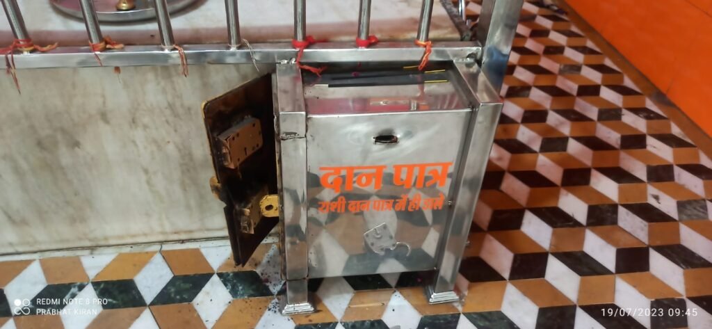 जावरा रोड पर चोरों का आतंक : रणजीत हनुमान मंदिर सहित तीन स्थानों पर वारदात, बदमाश सीसीटीवी में कैद 1 IMG 20230719 WA0039