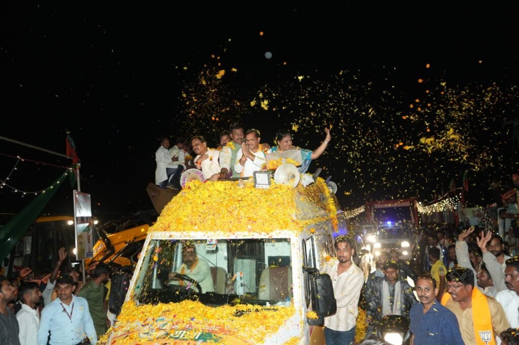 जन आशीर्वाद यात्रा: रतलाम ग्रामीण विधानसभा में हुआ जोरदार स्वागत, महाराष्ट्र प्रभारी जयभान सिंह पव्य्या ने संभाली कमान 1 IMG 20230909 WA0112