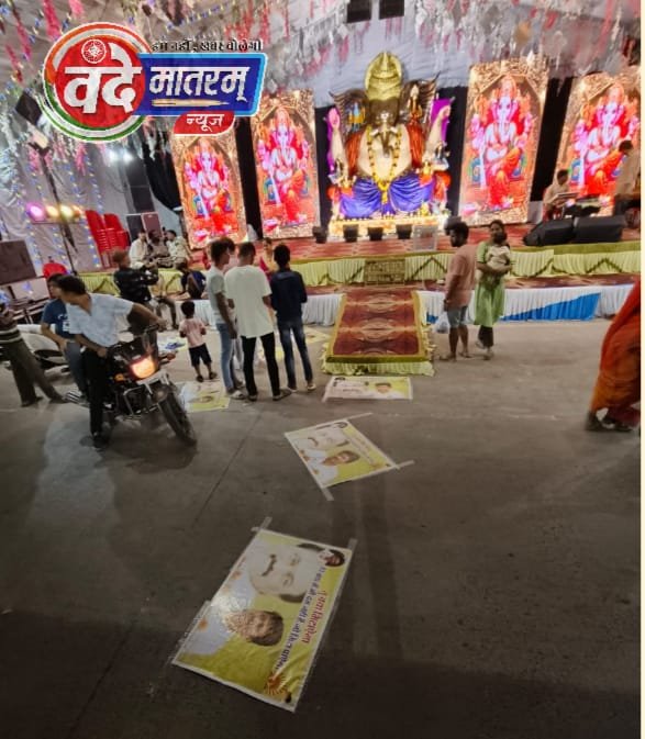 रतलाम में अनोखा विरोध : गणेश पांडाल के बाहर सड़क पर लगाएं स्टालिन के पोस्टर, गुजरे राहगीर व वाहन 1 IMG 20230921 WA0018