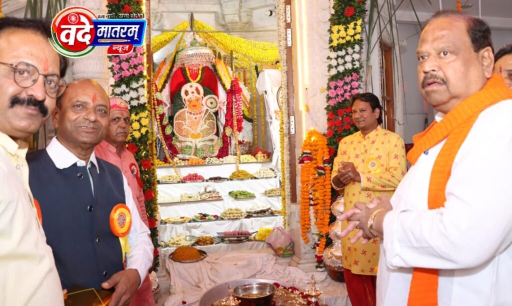 अन्नकूट महोत्सव : व्यंजनों की खुशबू से महके देवालय, 56 प्रकार के व्यंजनों का लगाया भोग 2 IMG 20231121 WA0037 3