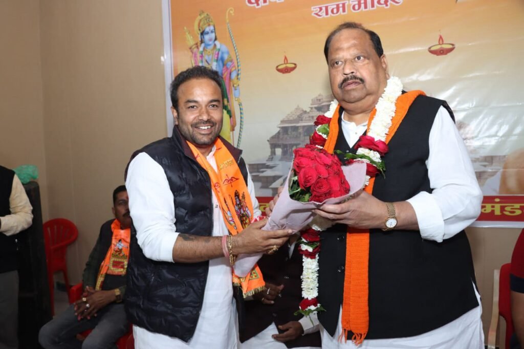 श्री राम प्राण-प्रतिष्ठा महोत्सव : मंत्री काश्यप की उपस्थिति में मदन सोनी मित्र मंडल द्वारा एक लाख दीप वितरण का शुभारंभ 2 IMG 20240115 WA0061