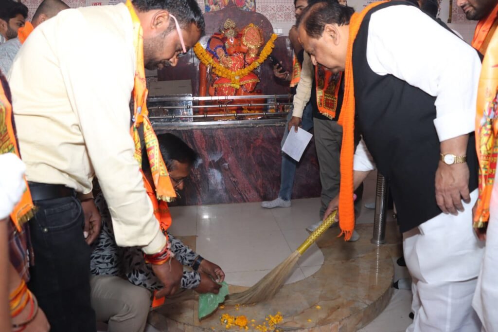 श्री राम प्राण-प्रतिष्ठा महोत्सव : मंत्री काश्यप की उपस्थिति में मदन सोनी मित्र मंडल द्वारा एक लाख दीप वितरण का शुभारंभ 1 Swachta Abhiyan