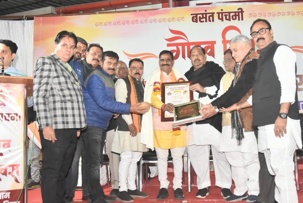रतलाम स्थापना दिवस : भगवान श्री रत्नेश्वर महादेव की महाआरती, 14 फरवरी को मनाएंगे गौरव दिवस 1 IMG 20240211 WA00842