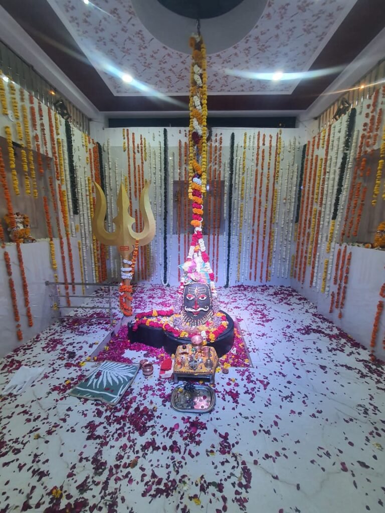सत्यम् शिवम् सुन्दरम् : हर-हर महादेव की चारों ओर रही गूंज, पावन पर्व पर श्रद्धालुजन की देवालयों में उमड़ी भीड़ 1 IMG 20240308 WA0114