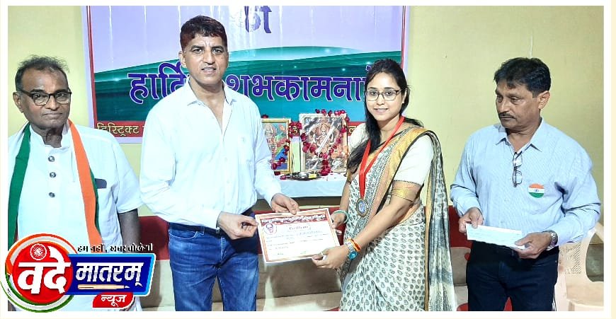 रतलाम में आजादी के पर्व की रही धूम : संस्थाओं ने हर्षोल्लास के किया ध्वजारोहण, राष्ट्रहित में सहयोग का लिया संकल्प 2 IMG 20240816 WA0073