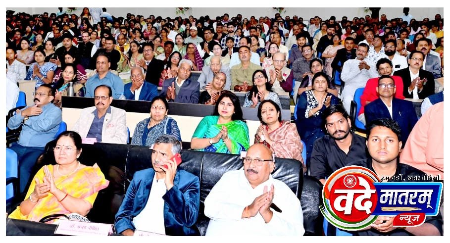 रतलाम मेडिकल कॉलेज : कैबिनेट मंत्री काश्यप के हाथों उपाधि प्राप्त कर प्रथम बेच के विद्यार्थी खुशी से झूम उठे 1 IMG 20241117 WA0043
