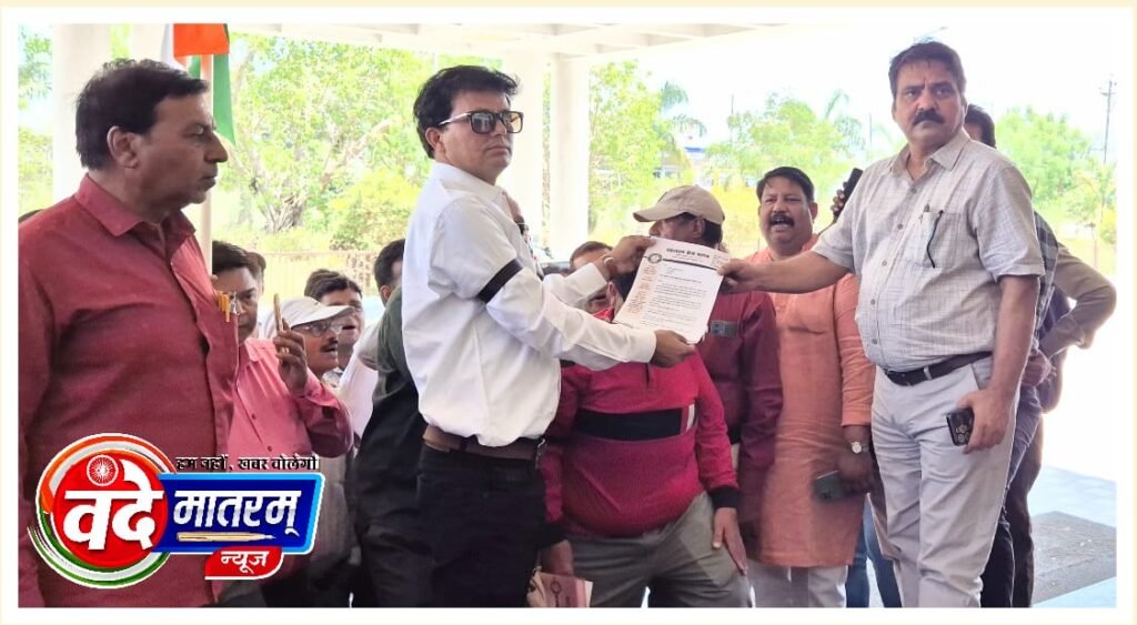 रतलाम में फूटा गुस्सा : पत्रकारों ने पाकिस्तान के खिलाफ किया प्रदर्शन, नक्शा जलाया 1 IMG 20250423 WA0067