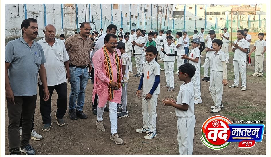 रतलाम : आशुतोष क्रिकेट क्लब के कोचिंग कैम्प में इण्टर क्लब प्रतियोगिता का शुभारंभ 1 IMG 20250511 WA0025
