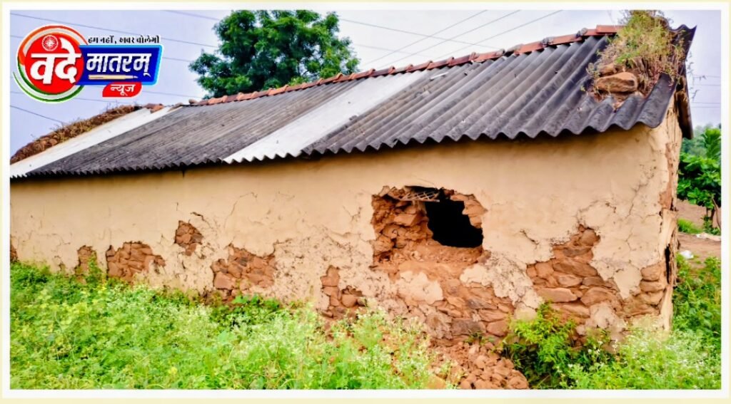 रतलाम में चोरों की गश्त जारी : रावटी में एक बार फिर बदमाशों ने ज्वैलर्स शॉप और मकान में लगाई सेंध 1 142386 C adbanao4