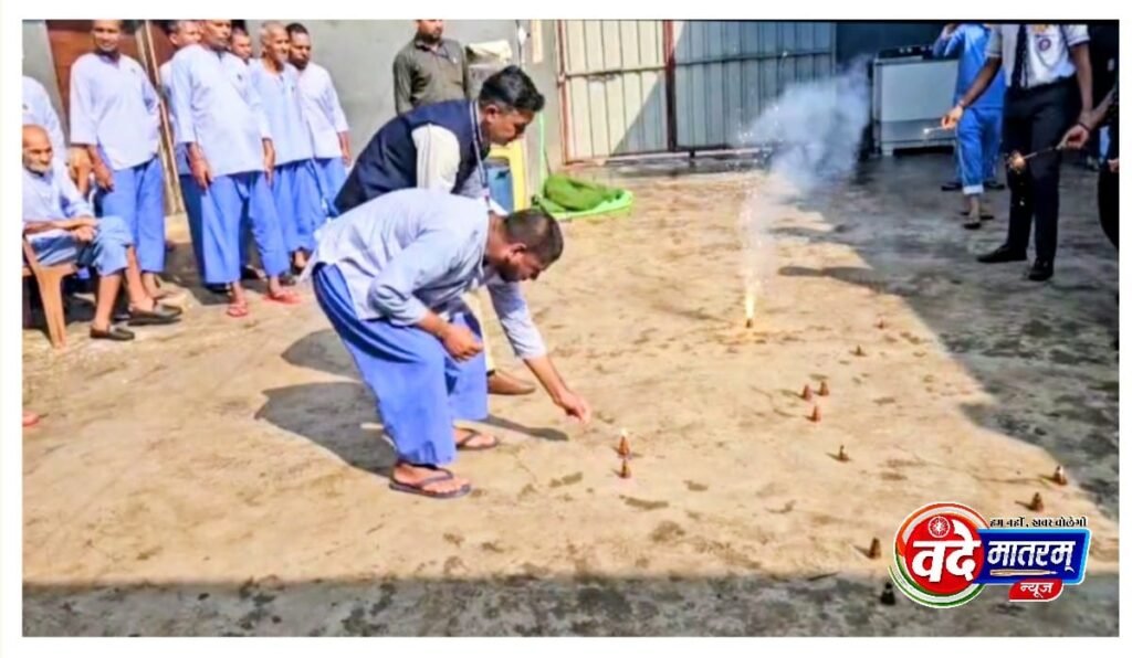 रतलाम में सेवा का दीपोत्सव : गुरु रामदास पब्लिक स्कूल ने मानवता के दीपों से जगमगाया "अपना घर आश्रम" 1 IMG 20251016 WA0089