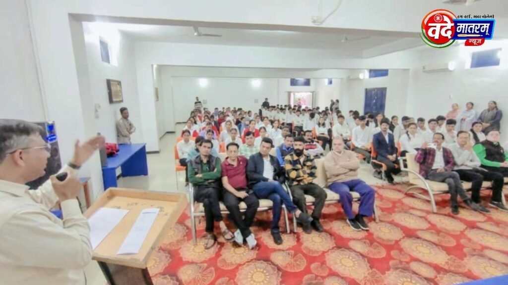 Ratlam Royal College : विद्यार्थियों को सिखाए सजग उपभोक्ता बनने के प्रभावी मंत्र 1 20251225 100543