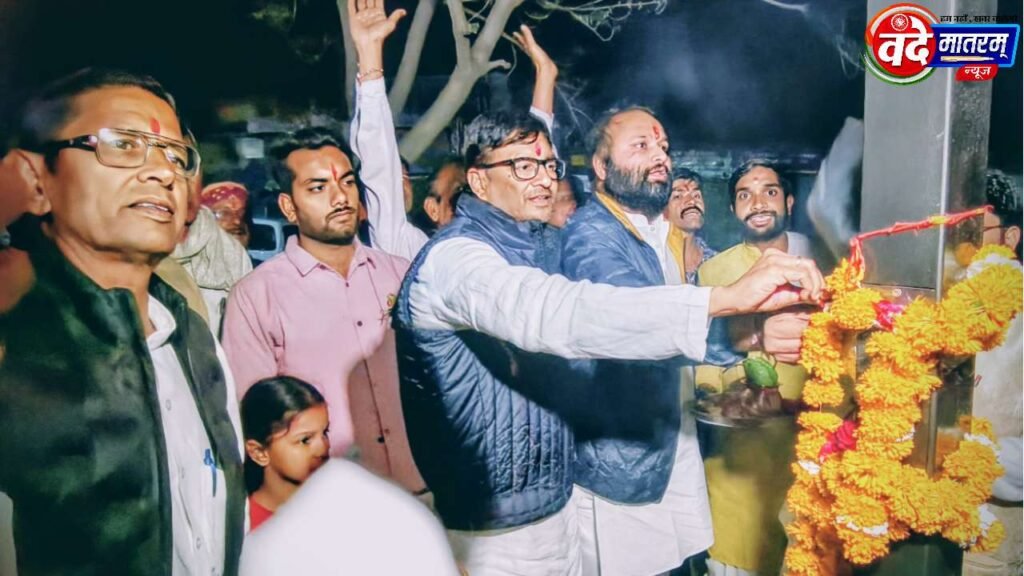 Main road illuminated in Sailana