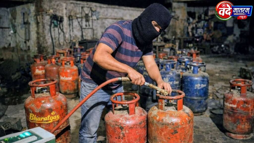 31 gas cylinders seized in Ratlam