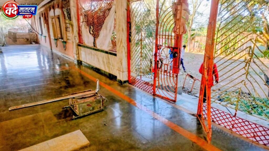Sailana : कालिका माता मंदिर में चोरी की कोशिश, खून मिलने से फैली सनसनी 1 20260510 094458