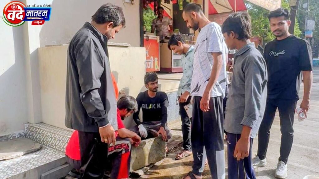 Ratlam : तपती गर्मी में बेजुबानों के लिए उम्मीद बने युवा, ‘हौदी सफाई अभियान’ सेवा की मिसाल 2 20260530 172110