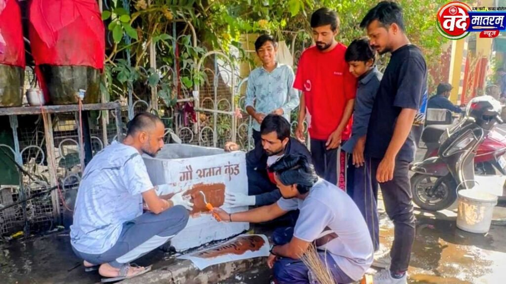 Ratlam : तपती गर्मी में बेजुबानों के लिए उम्मीद बने युवा, ‘हौदी सफाई अभियान’ सेवा की मिसाल 1 Water Tank Cleaning Campaign in Ratlam
