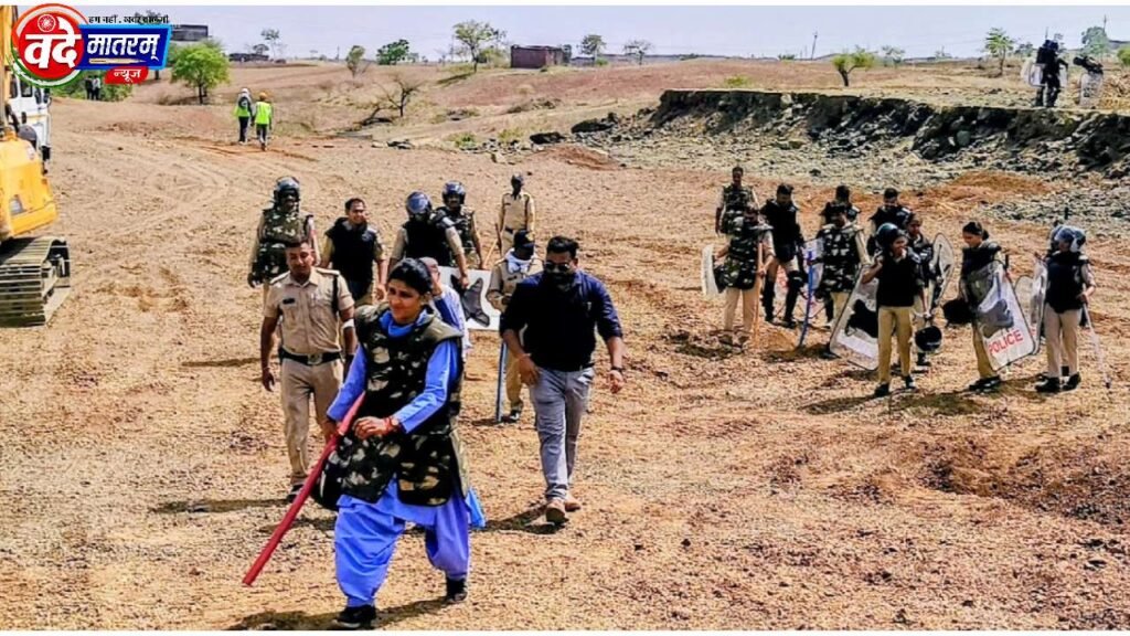 Violent clashes in Ratlam : महिला पुलिसकर्मी सहित चार घायल, पुलिस ने छोड़े आंसू गैस के गोले 2 20260612 180237