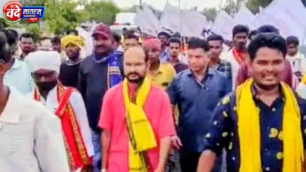 Show of strength in Ratlam : विधायक डोडियार समर्थकों संग पैदल पहुंचे कलेक्ट्रेट, पुलिस-प्रशासन से हुई नोकझोंक 2 20260624 161244