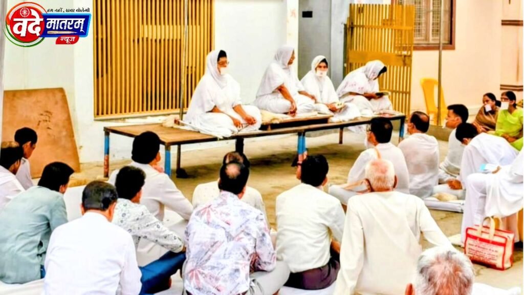 Ratlam : सही दृष्टि और समता भाव होना सबसे बड़ा धर्म - महासती प्रफुल्लाश्रीजी म.सा. 1 Religious Assembly in Ratlam