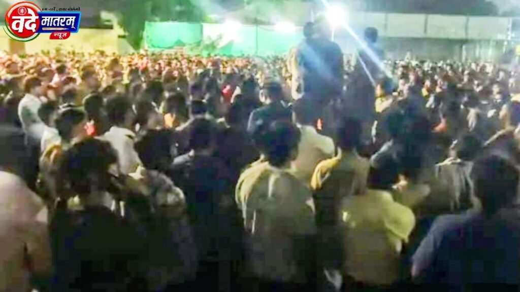 Ratlam : आधी रात जुटा हिंदू समाज, गणेश विसर्जन को लेकर भव्य सामूहिक आयोजन की तैयारी 2 20260827 122411
