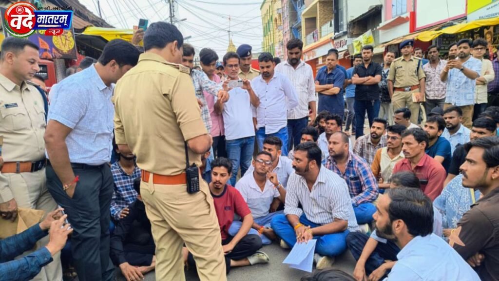 Ratlam : ई-स्कूटर विस्फोट में मां-बेटी की मौत,करणी सेना का शव के साथ प्रदर्शन 2 20260906 175015
