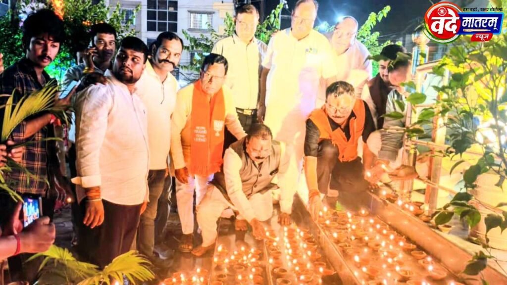 Campaign : एक लाख दीपों से जगमगाया रतलाम, भाजपा ने शुरू किया ‘आशीर्वाद का दीया’ अभियान 1 BJP's campaign in Ratlam