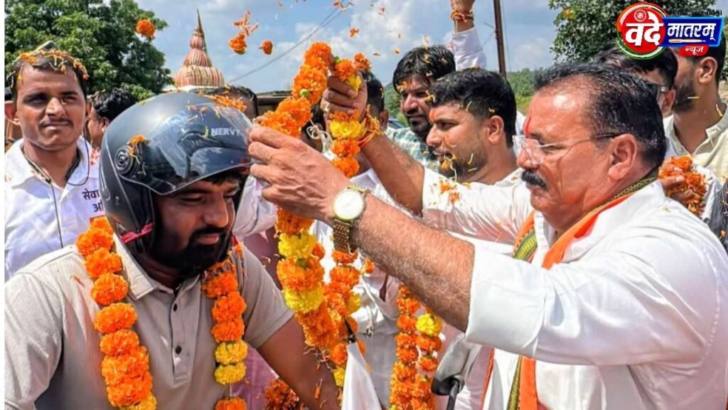 Ratlam : सेवा संकल्प यात्रा का जिले में प्रवेश, गर्मजोशी से BJP ने किया स्वागत 1 Ratlam BJP