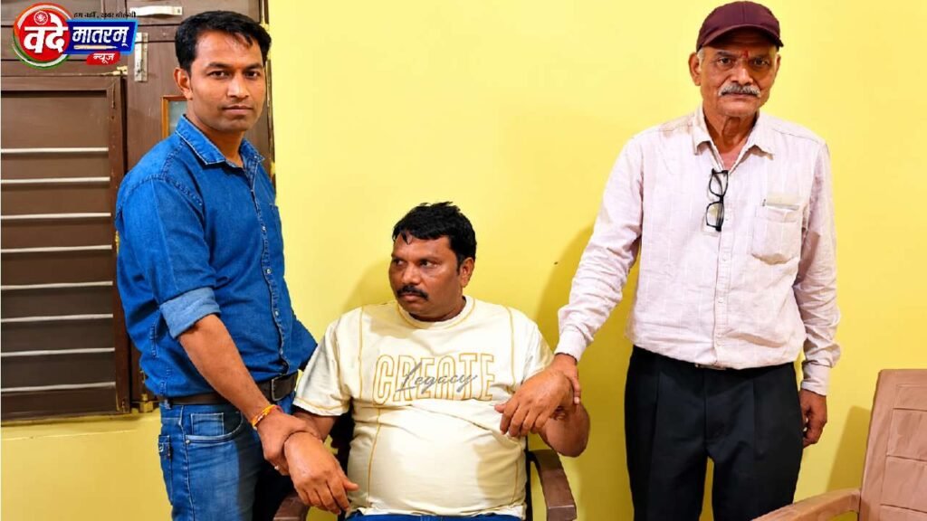Ratlam : लकड़ी बेचने पर केस की धमकी, 2 लाख मांगे; 20 हजार लेते डिप्टी रेंजर धराया 1 Lokayukta action in Ratlam